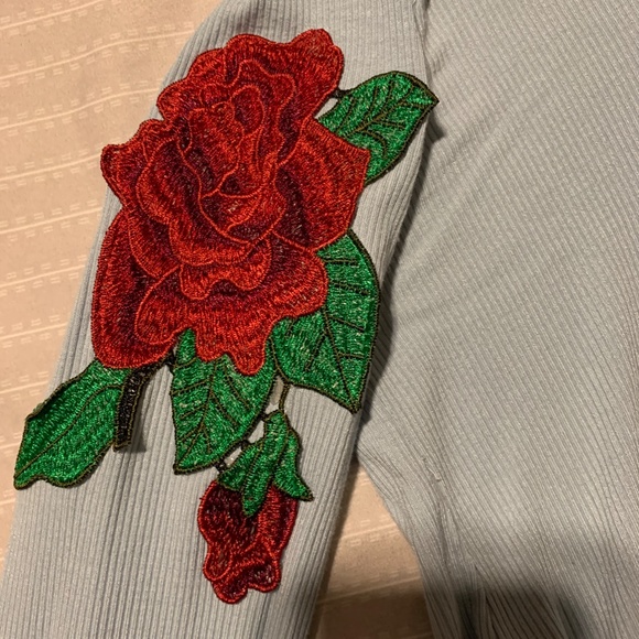 light blue long sleeve crop top with hood - Picture 2 of 3